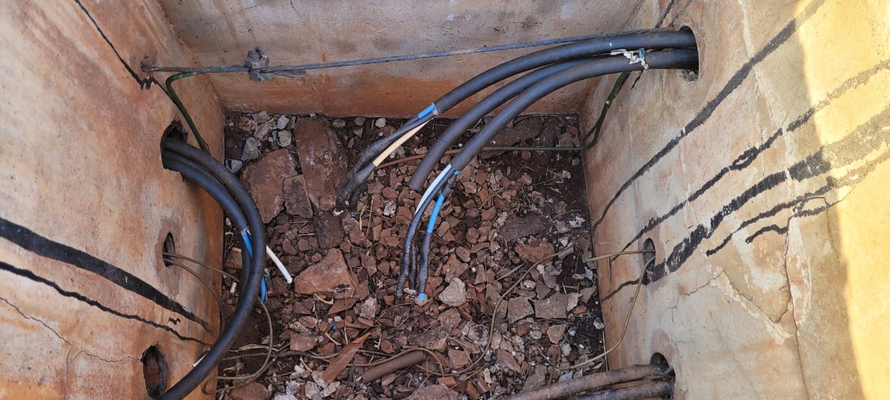 Foto 3 de 13 — Bando armado invade estação do Daae e leva 2 mil metros de fios